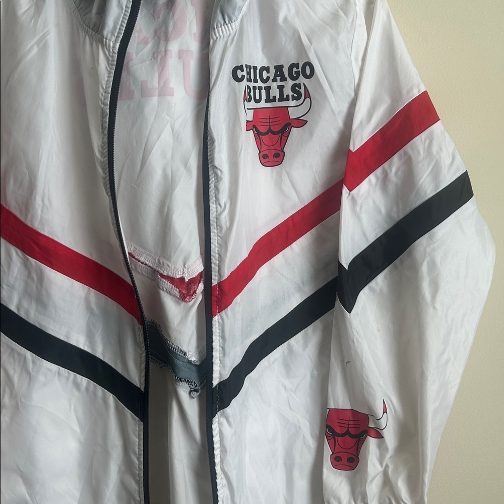 NBA Chicago Bulls lightweight windbreaker jacket size 10/12 kids - Picture 3 of 5